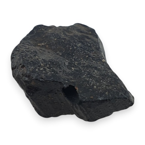 Czarny turmalin bryłka z dziurką 16x14 mm nr 303