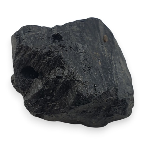 Czarny turmalin bryłka z dziurką 17x14 mm nr 336