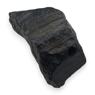 Czarny turmalin bryłka z dziurką 18x13 mm nr 338