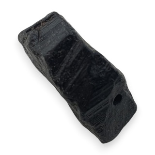 Czarny turmalin bryłka z dziurką 18x14 mm nr 318