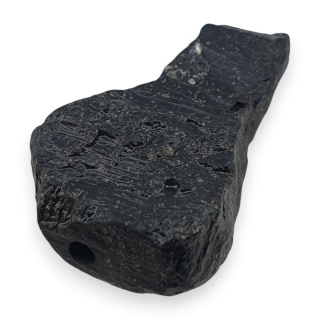 Czarny turmalin bryłka z dziurką 19x13 mm nr 301