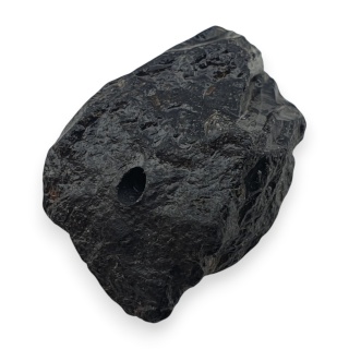 Czarny turmalin bryłka z dziurką 20x14 mm nr 311