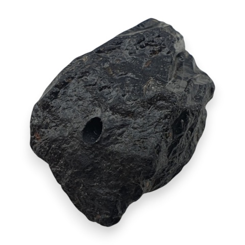 Czarny turmalin bryłka z dziurką 20x14 mm nr 311