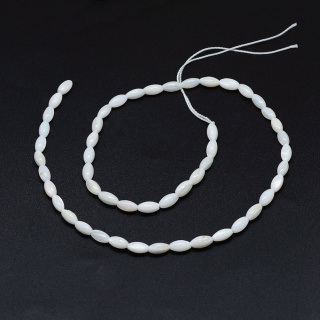 Koralik z muszli owal 7,5-8 mm sznur white