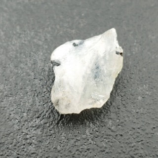 Kamień księżycowy bryłka z dziurką 18x13 mm nr 17
