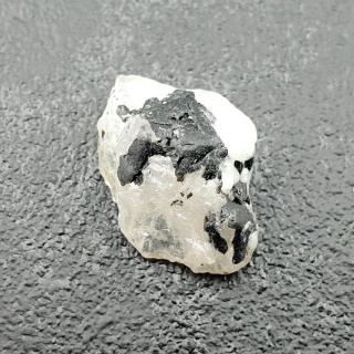 Kamień księżycowy bryłka z dziurką 18x13 mm nr 17