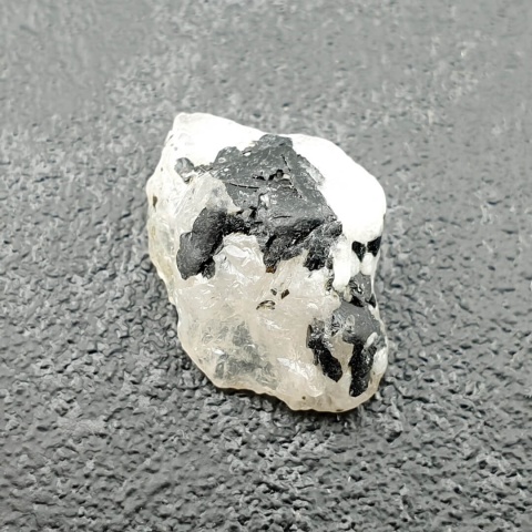 Kamień księżycowy bryłka z dziurką 18x13 mm nr 17
