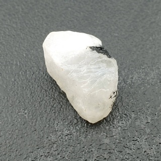Kamień księżycowy bryłka z dziurką 19x13 mm nr 10