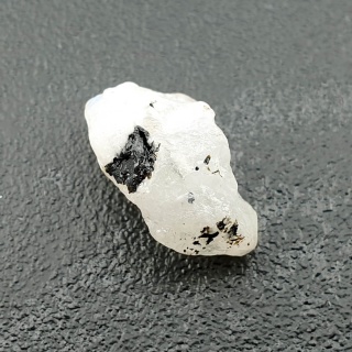 Kamień księżycowy bryłka z dziurką 19x13 mm nr 10