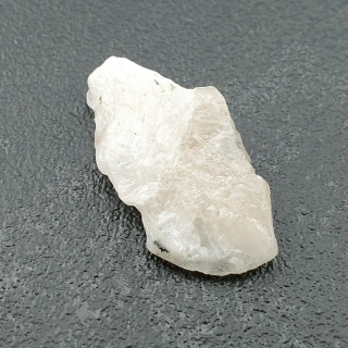 Kamień księżycowy bryłka z dziurką 28x15 mm nr 12