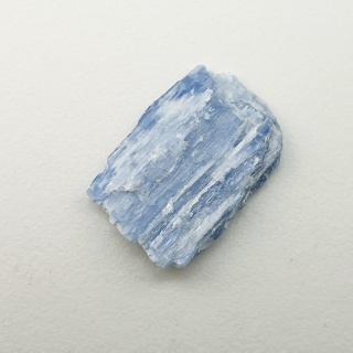 Raw kyanite 17x12 mm no 471