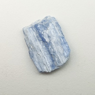 Raw kyanite 17x12 mm no 471