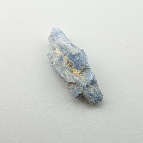Kyanit surowy 17x7 mm nr 468