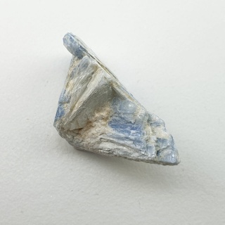 Kyanit surowy 22x10 mm nr 476