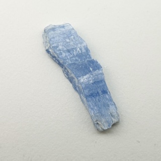 Kyanit surowy 22x7 mm nr 473