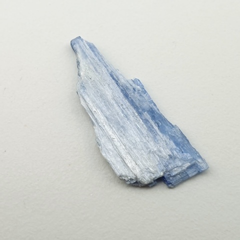 Kyanit surowy 24x10 mm nr 501