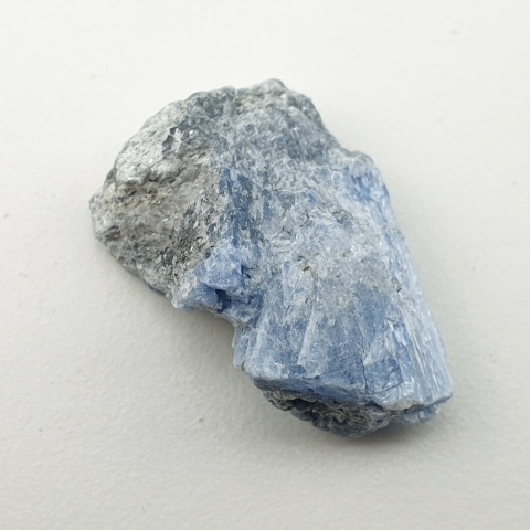 Raw kyanite 25x18 mm no 436