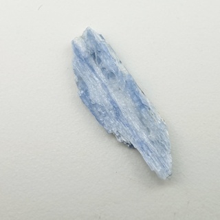 Kyanit surowy 25x8 mm nr 504