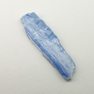 Kyanit surowy 28x8 mm nr 480