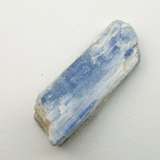 Kyanit surowy 31x11 mm nr 422
