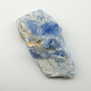 Kyanit surowy 33x16 mm nr 399
