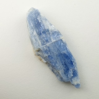 Kyanit surowy 34x12 mm nr 355