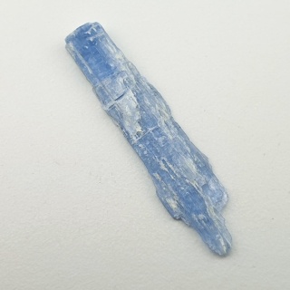 Kyanit surowy 35x7 mm nr 426