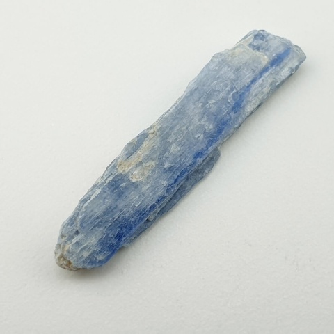 Kyanit surowy 39x9 mm nr 404