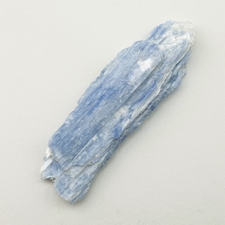 Kyanit surowy 47x14 mm nr 344