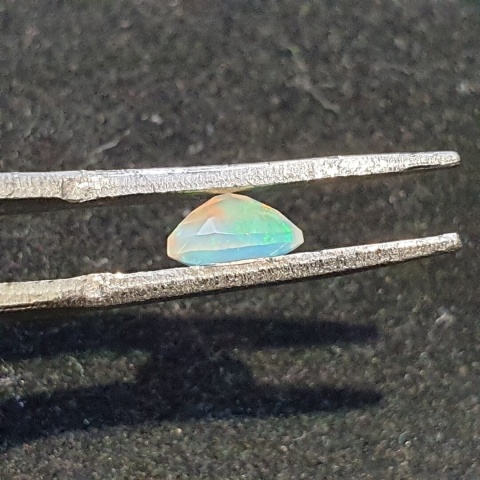 Opal z Etiopii fasetowany 6x4 mm nr A244