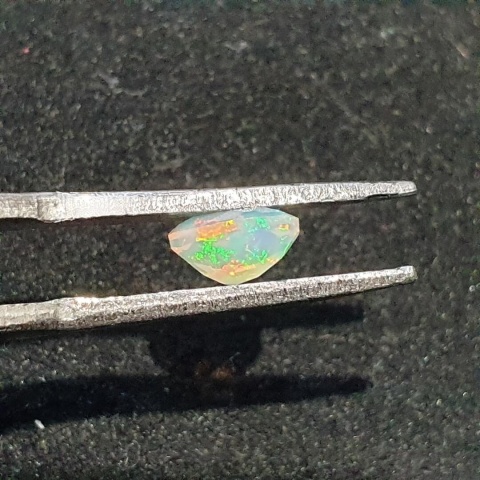Opal z Etiopii fasetowany 6x4 mm nr A251