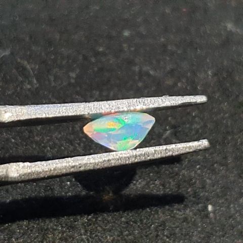 Opal z Etiopii fasetowany 6x4 mm nr A255