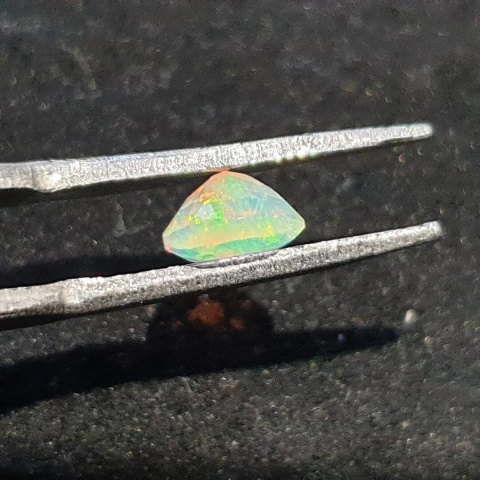 Opal z Etiopii fasetowany 6x4 mm nr A257
