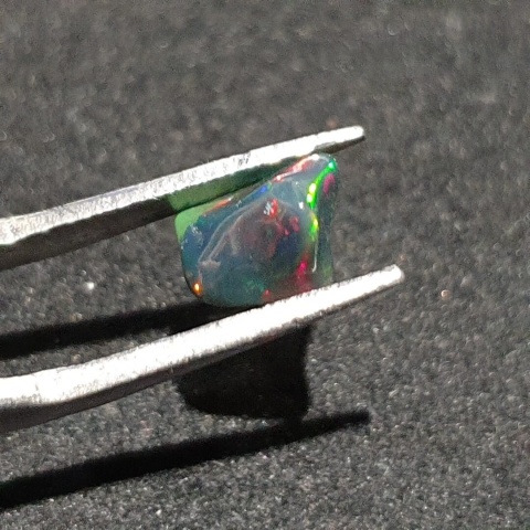 Czarny opal etiopski bryłka polerowana 8x6 mm nr 86