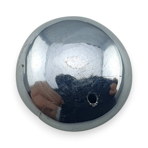 Szungit szlachetny kaboszon z dziurką fi 18 mm nr 31