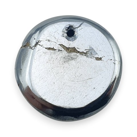 Szungit szlachetny kaboszon z dziurką fi 18 mm nr 31
