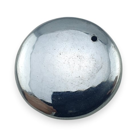 Szungit szlachetny kaboszon z dziurką fi 22 mm nr 23
