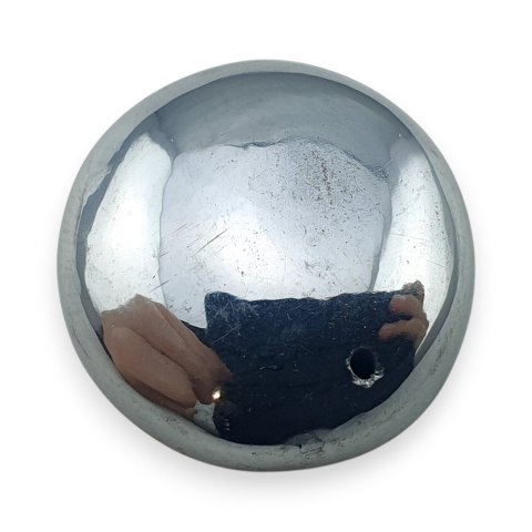 Szungit szlachetny kaboszon z dziurką fi 22 mm nr 25