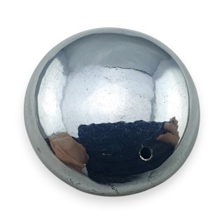 Szungit szlachetny kaboszon z dziurką fi 23 mm nr 21