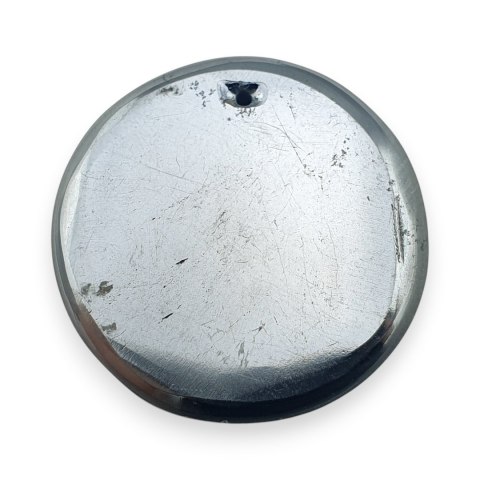 Szungit szlachetny kaboszon z dziurką fi 25 mm nr 2