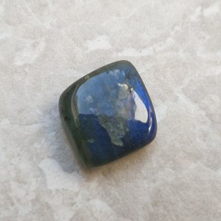 Labradoryt kaboszon 14x13 mm nr C124