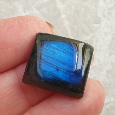 Labradoryt kaboszon 20x18 mm nr C20