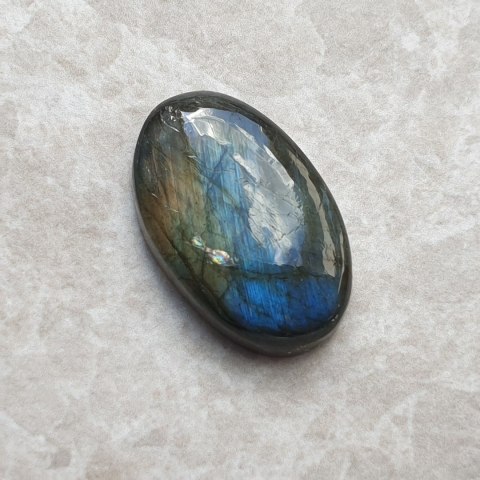 Labradoryt kaboszon 25x16 mm nr C177