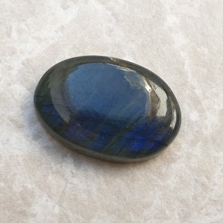 Labradoryt kaboszon 25x17 mm nr C68