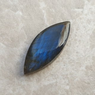 Labradoryt kaboszon 27x11 mm nr C25