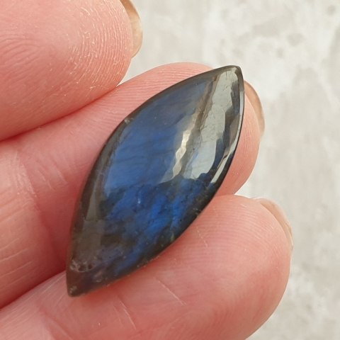 Labradoryt kaboszon 27x11 mm nr C25