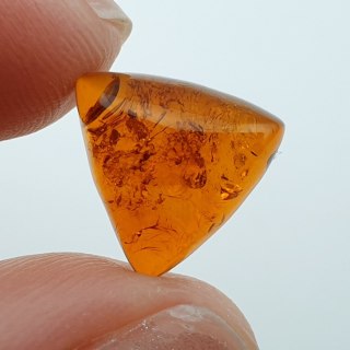Bursztyn bałtycki kaboszon 11x11 mm nr A545