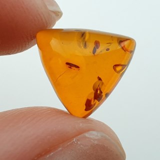 Bursztyn bałtycki kaboszon 11x11 mm nr A555