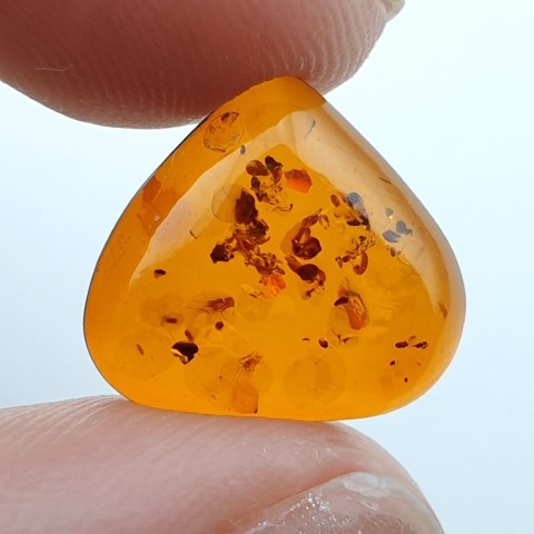 Bursztyn bałtycki kaboszon 13x12 mm nr A568