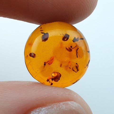 Bursztyn bałtycki kaboszon fi 13 mm nr A528